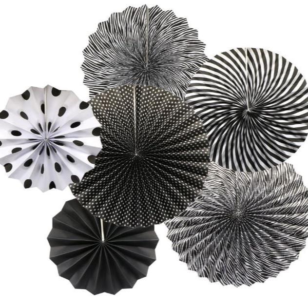 Daisy Black and White Birthday Bag for 8